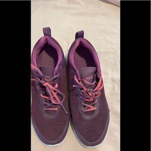 Vionic women’s sneakers
